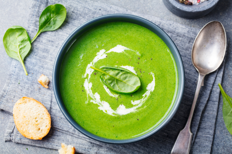 Es grünt so grün: Spinat-Erbsen-Suppe
