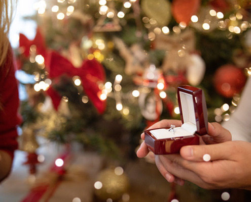 Verlobungsringe für den perfekten Antrag unterm Weihnachtsbaum